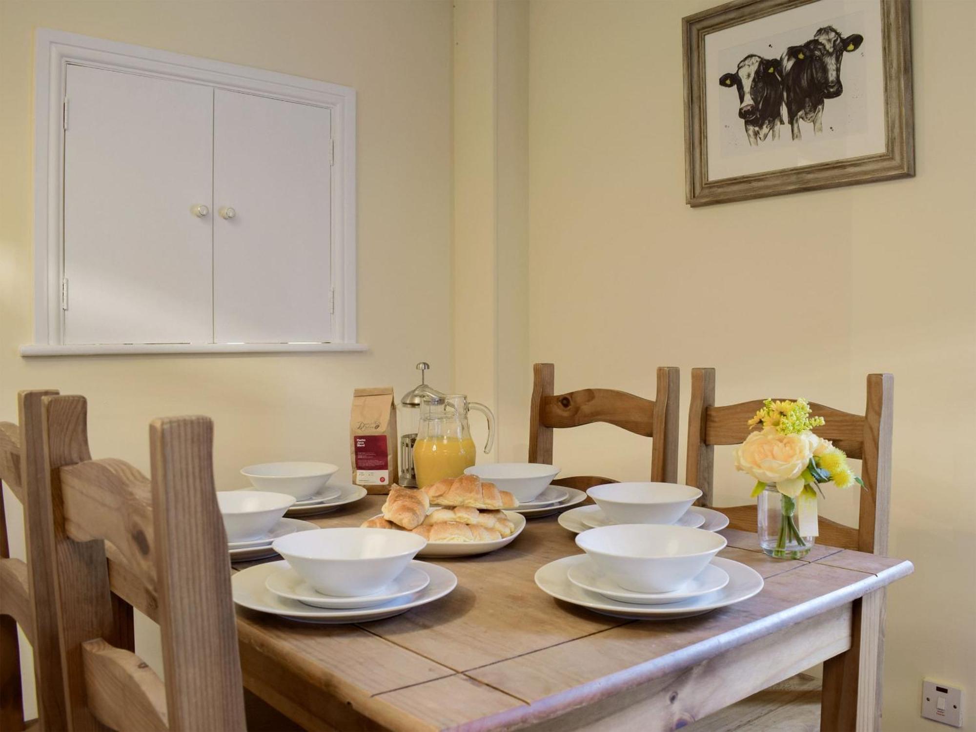 The Boyne Arms Cottage Burwarton Экстерьер фото