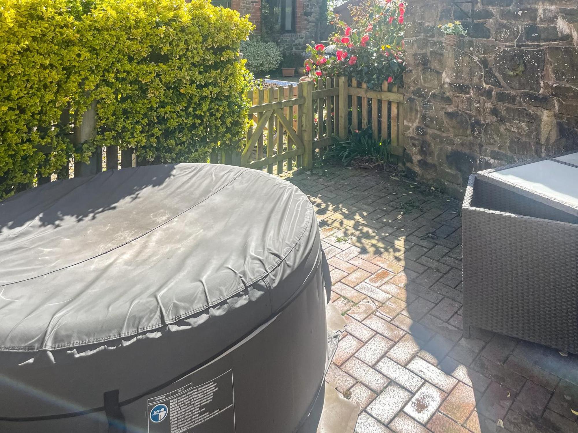 The Boyne Arms Cottage Burwarton Экстерьер фото